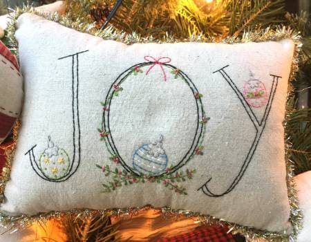 https://www.rebsfabstash.com/cdn/shop/products/little-christmas-pillows-kit-by-bareroots-237-everything-you-need-for-all-7-pillows-winter-christmas-seasonal-385475_450x350.jpg?v=1692899745